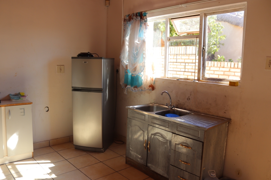 4 Bedroom Property for Sale in Louwville Western Cape